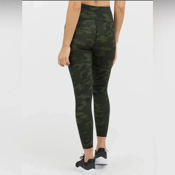 SPANX Women’s Look at Me Now Seamless Camo Leggings - Picture 2 of 7